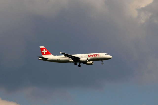 HB-IJE Swiss Airbus A320-214